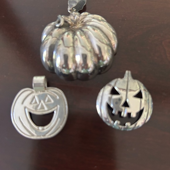 EUC sterling silver set of 3 Pumpkin/Jack-o-lantern necklace slides - Picture 2 of 2
